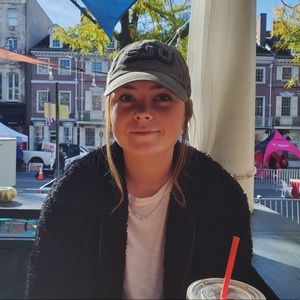 Meet your Posher, Kelly